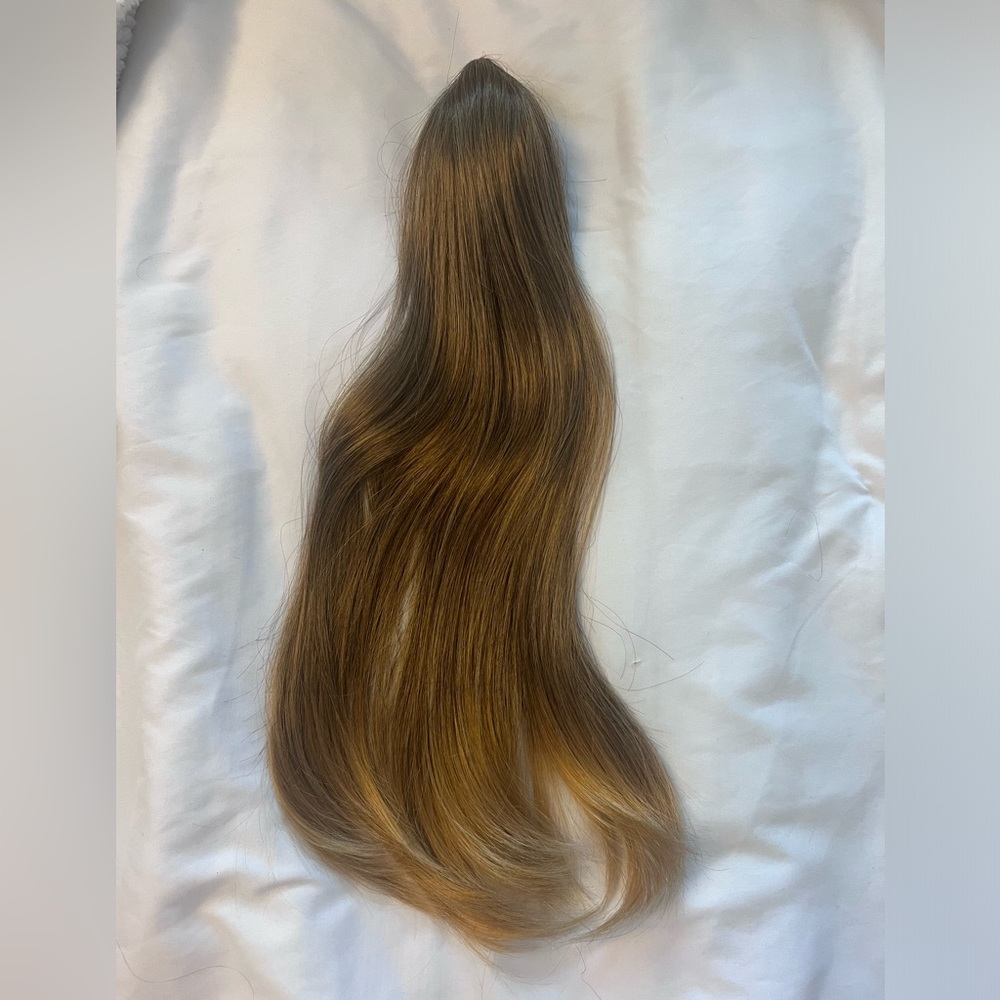 Pony tail hair extension. Clip on light brown